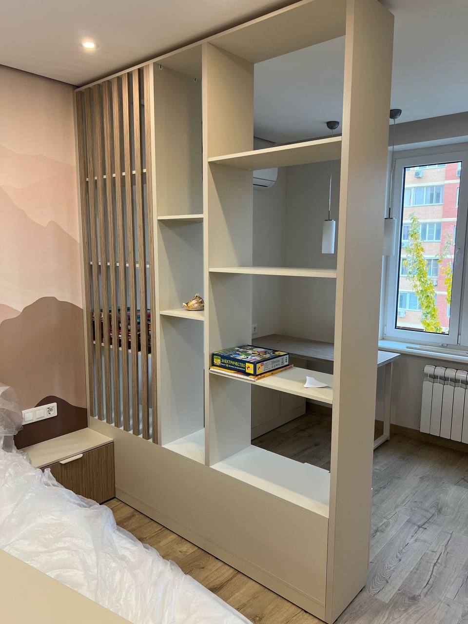 Детская кабинет Стеллаж-перегородка + Рабочий стол